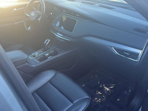Used 2023 Cadillac XT4 Premium Luxury image 12