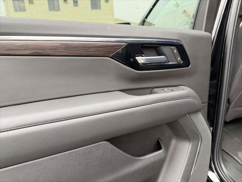 Used 2025 Chevrolet Suburban LS image 12