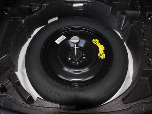 Used 2016 Land Rover Discovery Sport HSE image 9