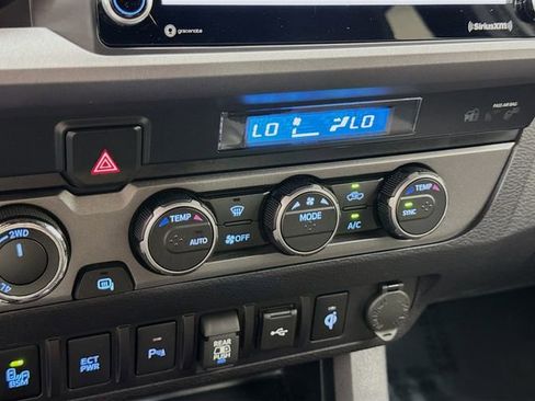 Used 2022 Toyota Tacoma TRD Sport image 15