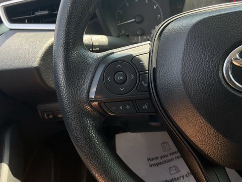 Used 2025 Toyota Corolla LE FWD image 29