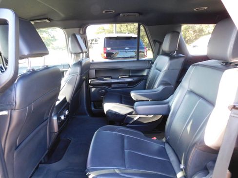 Used 2021 Ford Expedition XLT image 12
