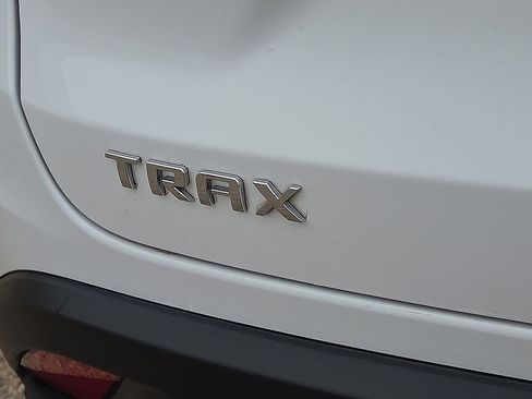 Used 2024 Chevrolet Trax LS image 17