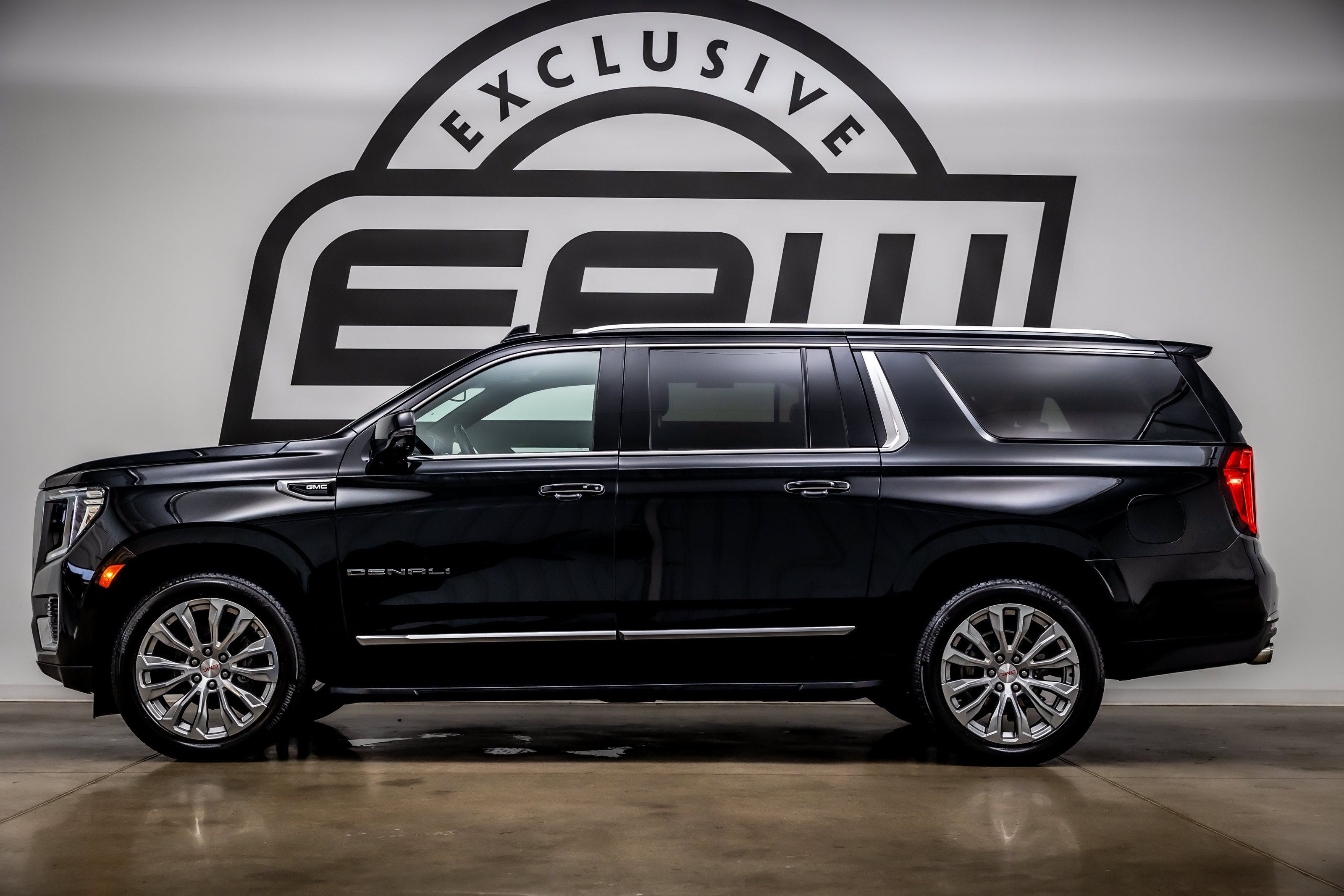 Used 2023 GMC Yukon XL Denali AWD/4WD image 6