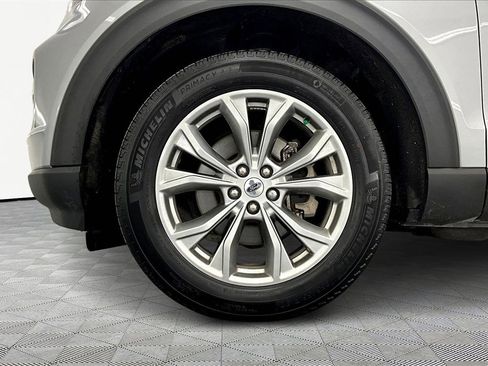 Used 2023 Ford Explorer XLT w/ Equipment Group 202A image 9