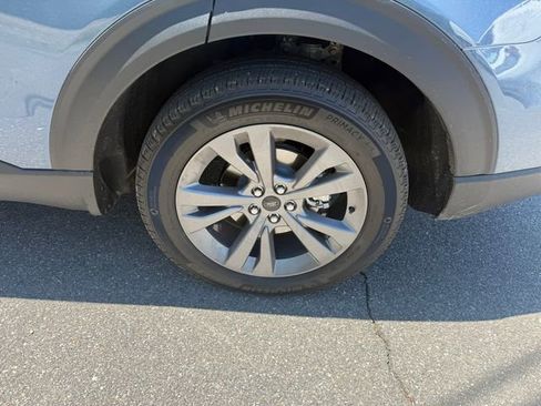 Used 2025 Ford Explorer Active w/ Active Comfort Package AWD/4WD image 5