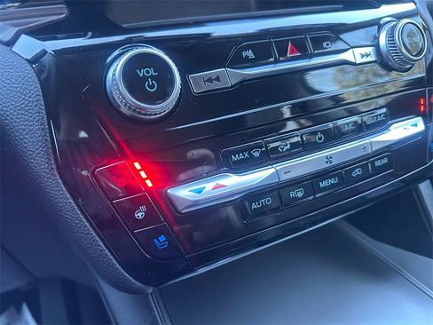 Used 2022 Ford Explorer Limited w/ Equipment Group 301A image 23