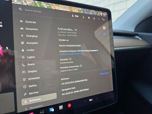 Used 2021 Tesla Model Y Long Range image 3