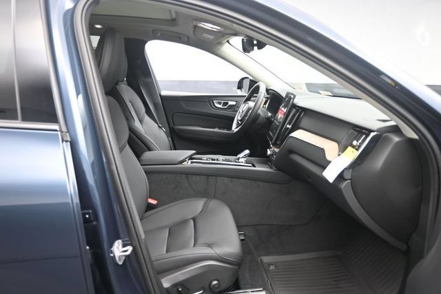 New 2027 Volvo XC60 B5 Plus AWD/4WD image 27