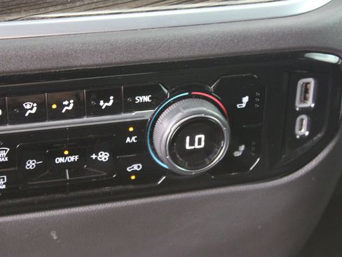 Used 2022 Chevrolet Silverado 1500 LT image 19