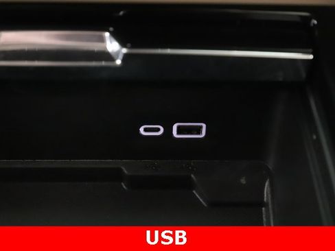 Used 2025 GMC Yukon Denali w/ Sun & Power Step Package image 29