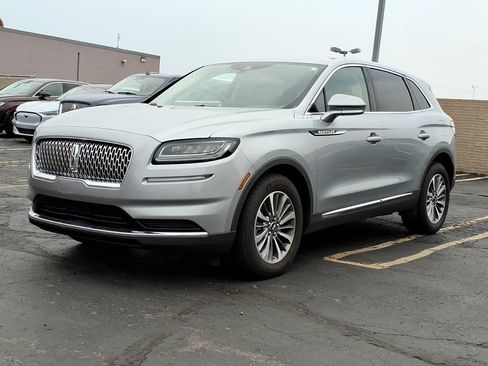 Used 2023 Lincoln Nautilus AWD image 3