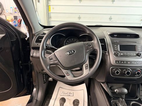 Used 2014 Kia Sorento LX image 16