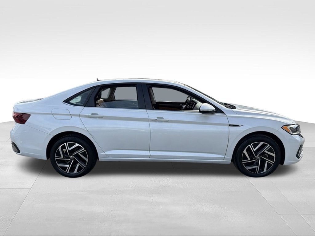 Used 2024 Volkswagen Jetta SEL FWD image 9