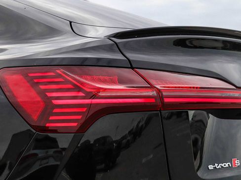 Used 2023 Audi e-tron S Prestige w/ Prestige Package image 11