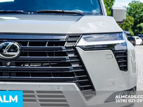 Used 2025 Lexus GX 550 w/ Accessory Package (2T) AWD/4WD image 11
