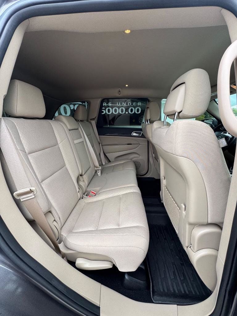Used 2019 Jeep Grand Cherokee Laredo AWD/4WD image 25