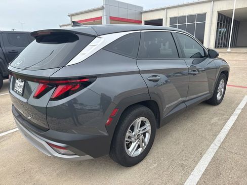 Used 2025 Hyundai Tucson SE FWD image 2