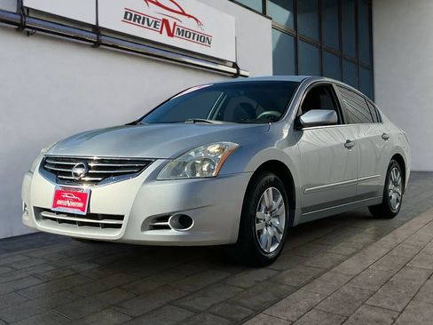 Used 2010 Nissan Altima 2.5 S image 6