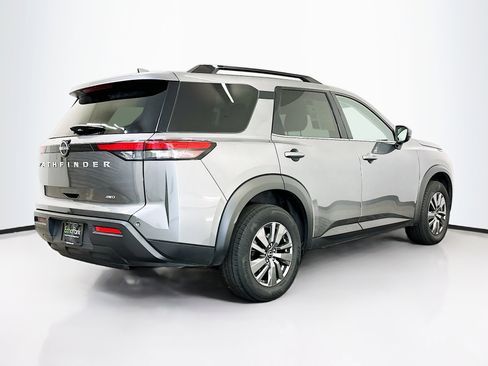 Used 2025 Nissan Pathfinder SV image 9
