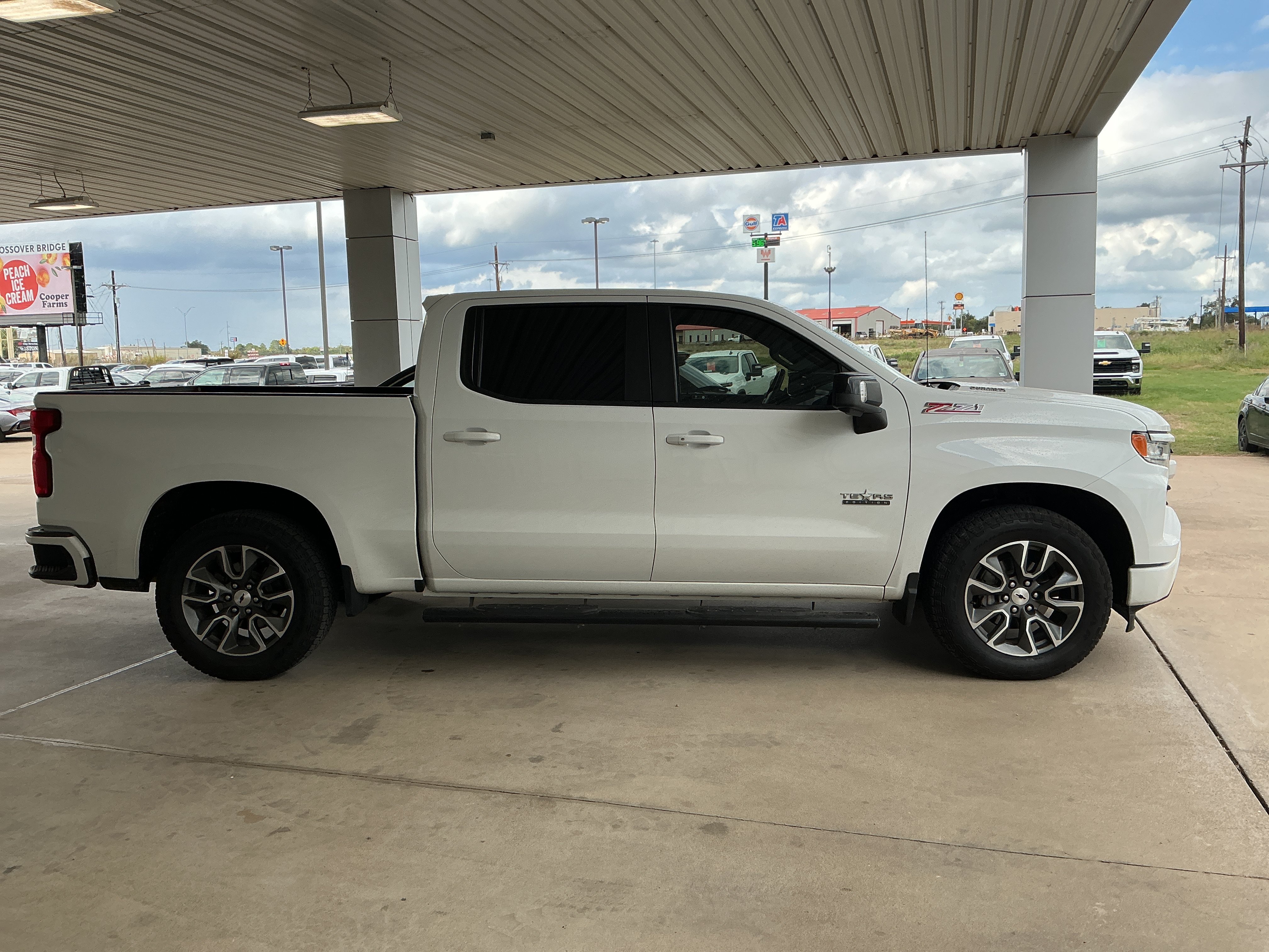 Used 2022 Chevrolet Silverado 1500 RST w/ Texas Edition Plus AWD/4WD image 4