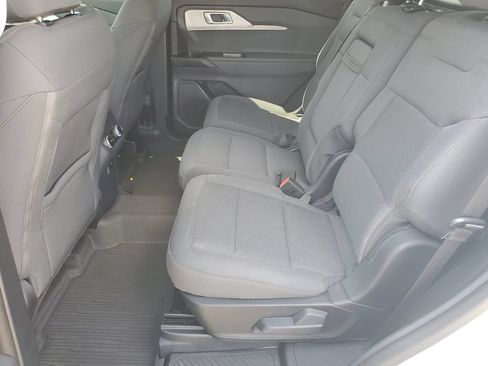 Used 2025 Ford Explorer Active AWD/4WD image 21