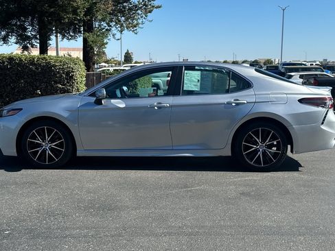 Used 2022 Toyota Camry SE image 7