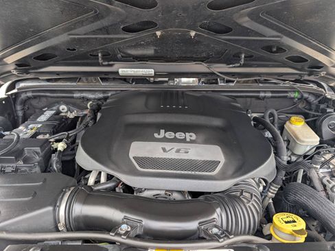 Used 2015 Jeep Wrangler Unlimited Sport w/ Quick Order Package 24S AWD/4WD image 17