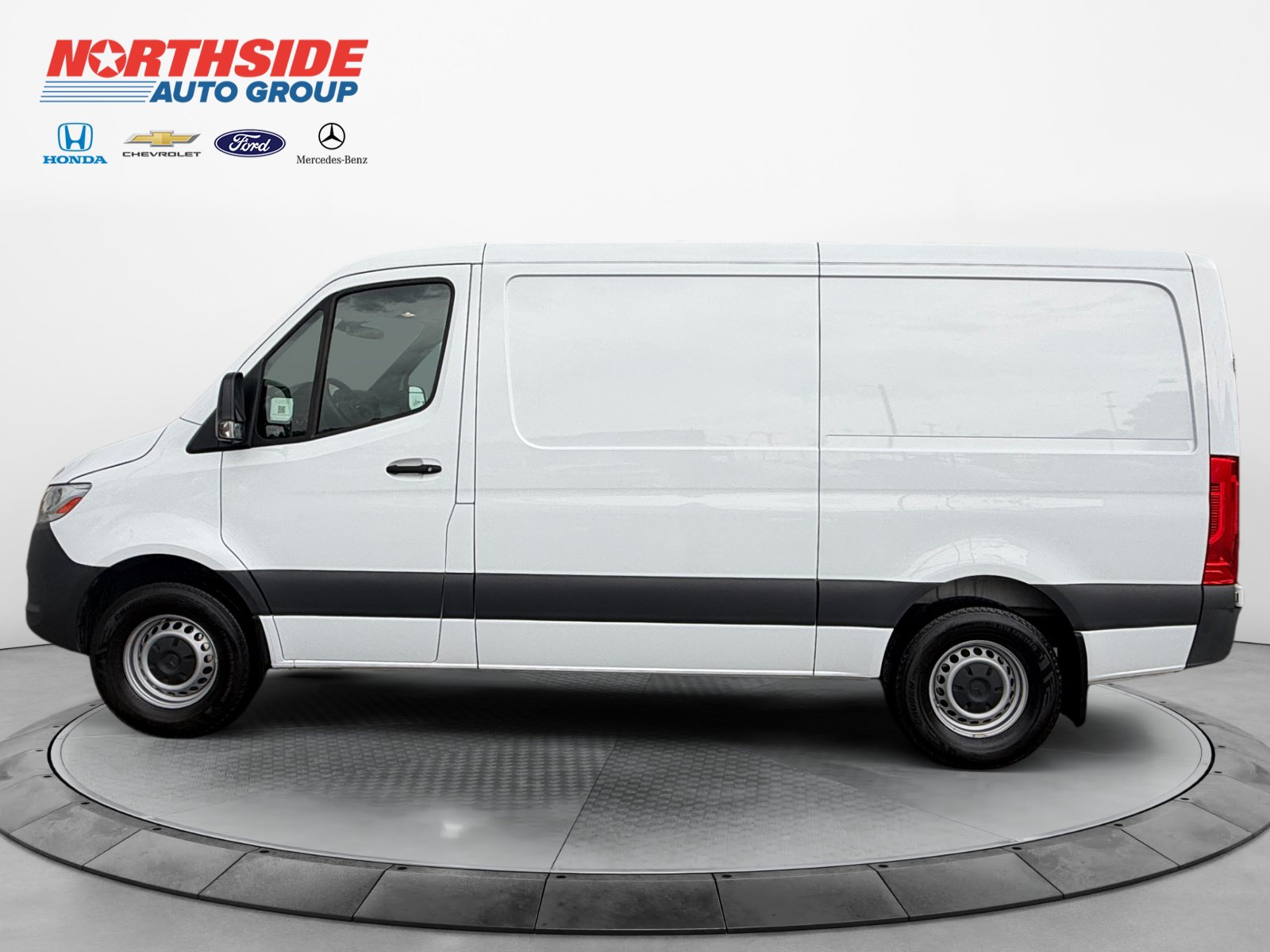 Used 2025 Mercedes-Benz Sprinter 2500 image 4