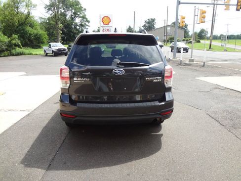 Used 2017 Subaru Forester 2.5i Premium w/ All-Weather Package AWD/4WD image 4