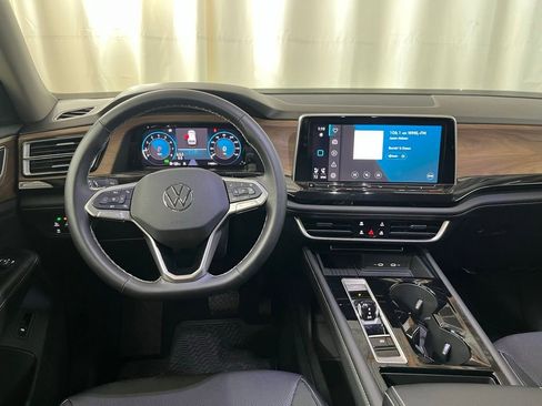 Certified 2025 Volkswagen Atlas SE w/ Panoramic Sunroof Package image 18