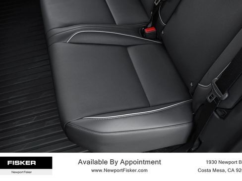 Used 2024 Tesla Cybertruck AWD Crew Cab image 33