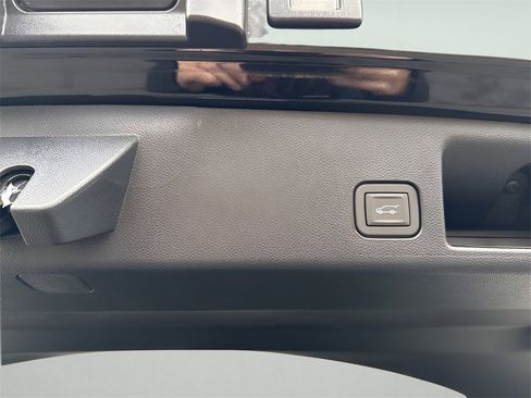 New 2026 Chevrolet Equinox EV LT image 16