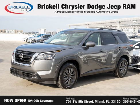 Used 2024 Nissan Pathfinder SV image 1