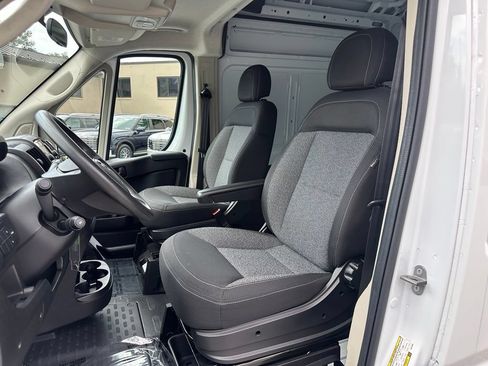 Used 2021 RAM ProMaster 2500 w/ Convenience Group FWD image 11