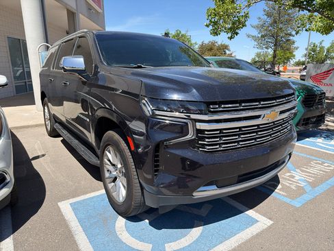 Used 2023 Chevrolet Suburban Premier RWD image 3