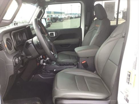 Certified 2024 Jeep Gladiator Mojave w/ Convenience Group image 12