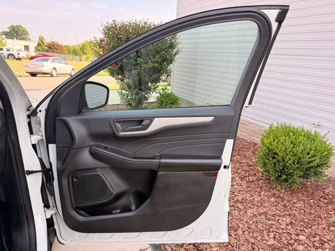 Used 2022 Ford Escape SE w/ Convenience Package FWD image 21