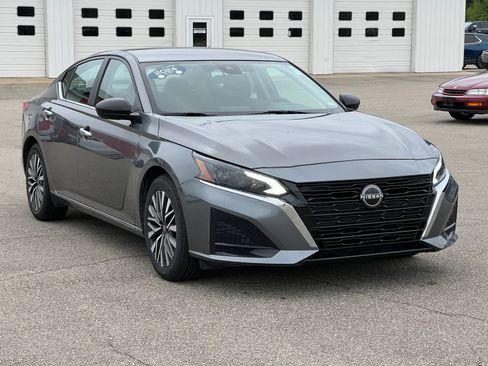 Used 2024 Nissan Altima 2.5 SV FWD image 35