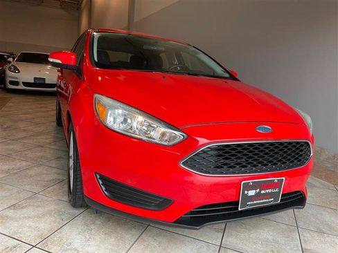 Used 2015 Ford Focus SE FWD image 32