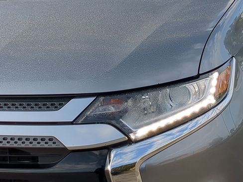 Used 2020 Mitsubishi Outlander ES image 8