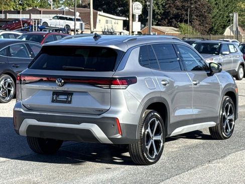 Used 2025 Volkswagen Tiguan SE image 23