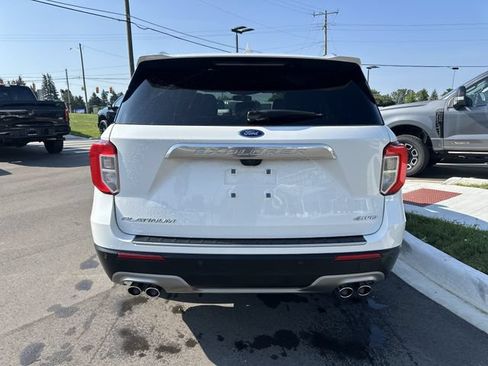 Used 2023 Ford Explorer Platinum w/ Technology Package AWD/4WD image 4