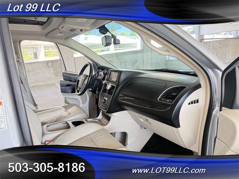 Used 2013 Chrysler Town & Country Limited w/ Luxury Group FWD image 41