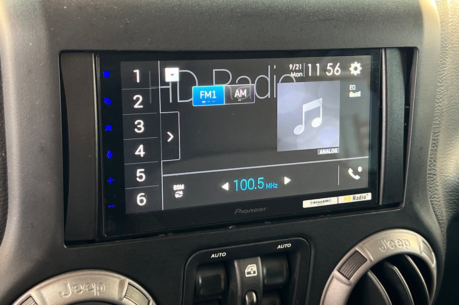 Used 2018 Jeep Wrangler Unlimited Sport S AWD/4WD image 24