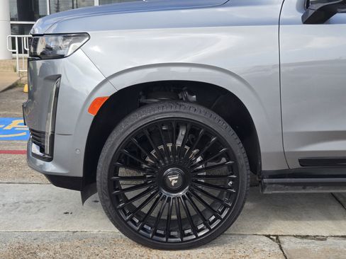 Used 2023 Cadillac Escalade ESV Sport w/ LPO, ONYX Package image 5