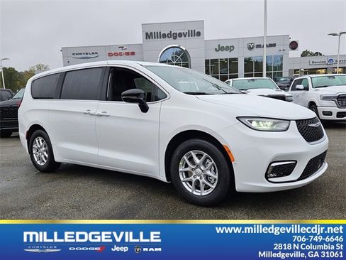 New 2026 Chrysler Pacifica Select image 1