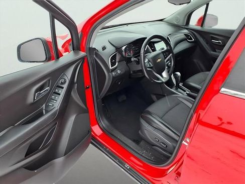 Used 2017 Chevrolet Trax LT w/ LT Convenience Package image 10