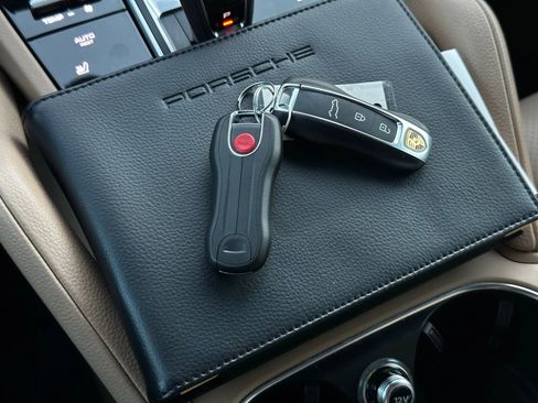 Used 2022 Porsche Cayenne Coupe image 59