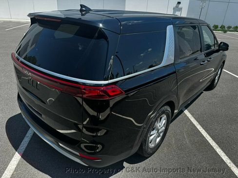 Used 2024 Kia Carnival LX FWD image 7